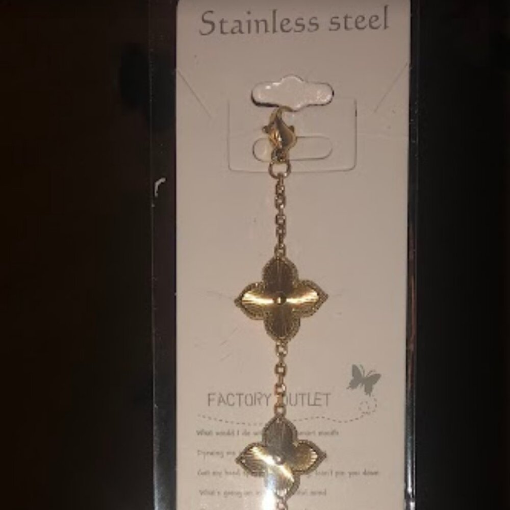 NWT - Alhambra Guilloche Gold Clover Bracelet - Picture 7 of 9